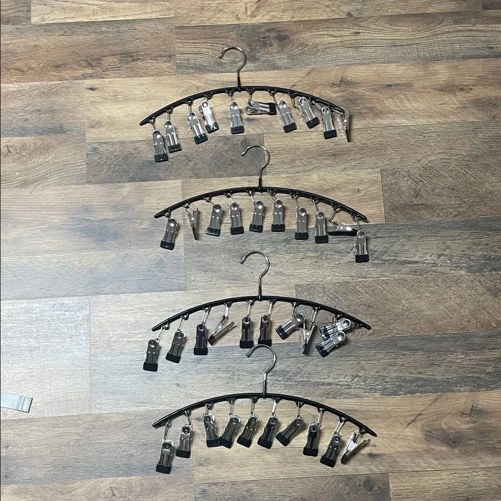 Set of 4 Multi-Clip Metal Hangers in Silver and Black